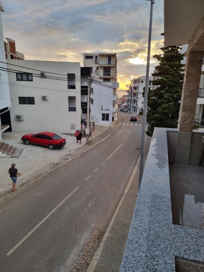 Ebra Lux Apartmani Dobra Voda Bagian luar foto